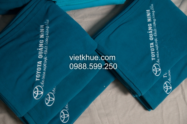 Việt Khuê nhận làm chăn nỉ thêu logo theo yêu cầu