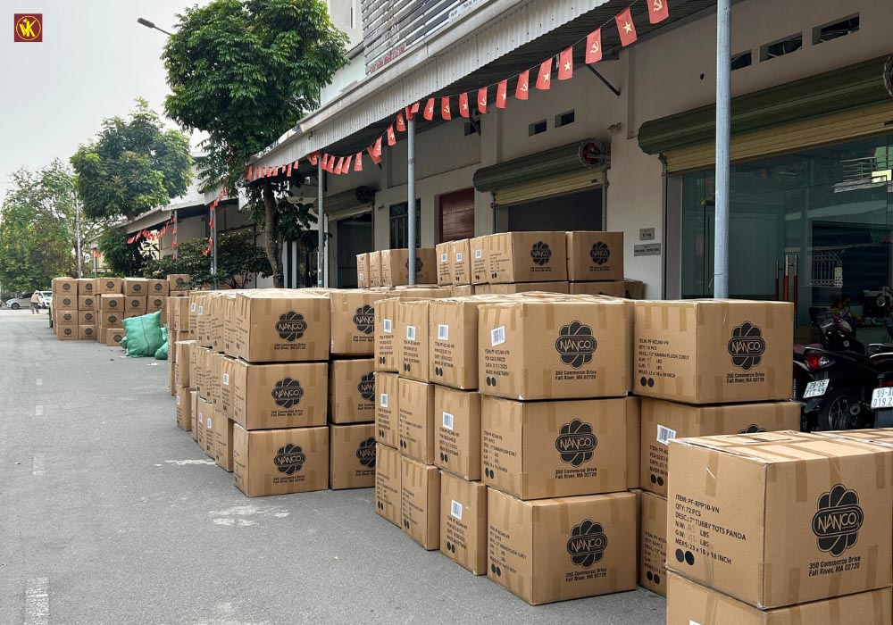 đóng gói và giao quà tặng hội nghị số lượng lớn tới địa điểm tổ chức - Xưởng Việt Khuê